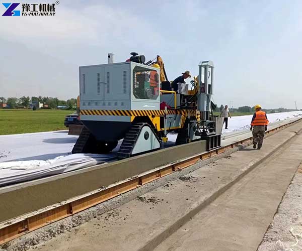 slipform curb machine