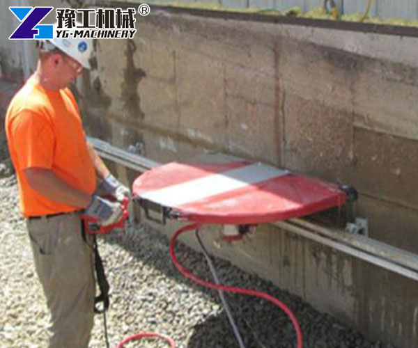 Wall saw for concrete cutting in buildings