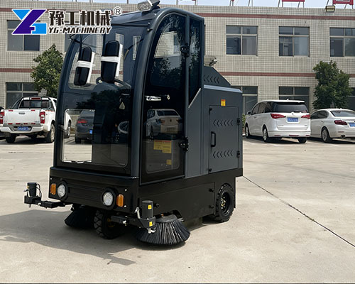 Industrial floor sweeper for metal dust cleaning