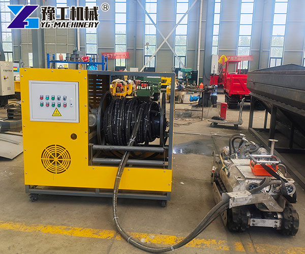 portable dredging machine cleaning fish pond