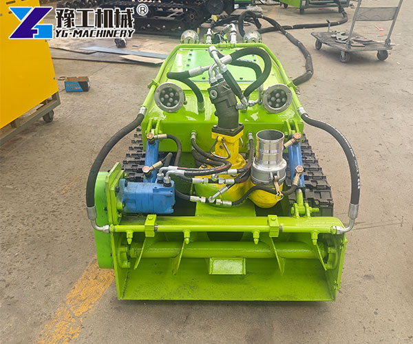 Underwater cleaning robot removing silt underwater