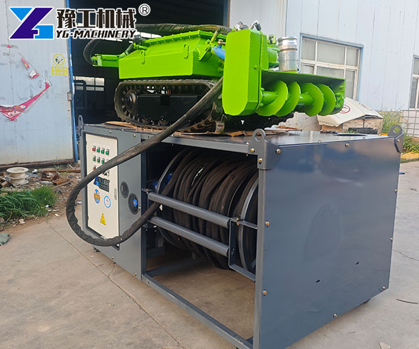 Underwater dredging robot on muddy floor