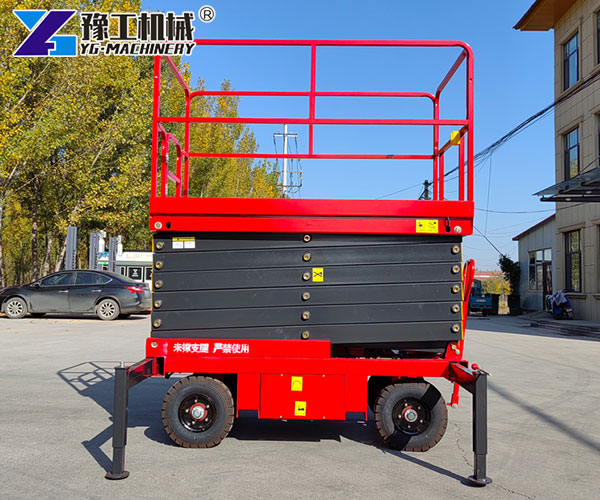 Hydraulic scissor lift platform in factory