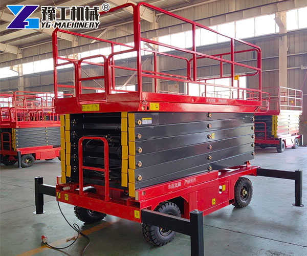 Mobile scissor lift with safety railings