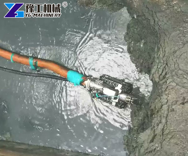 Tank cleaning robot for a petrochemical site