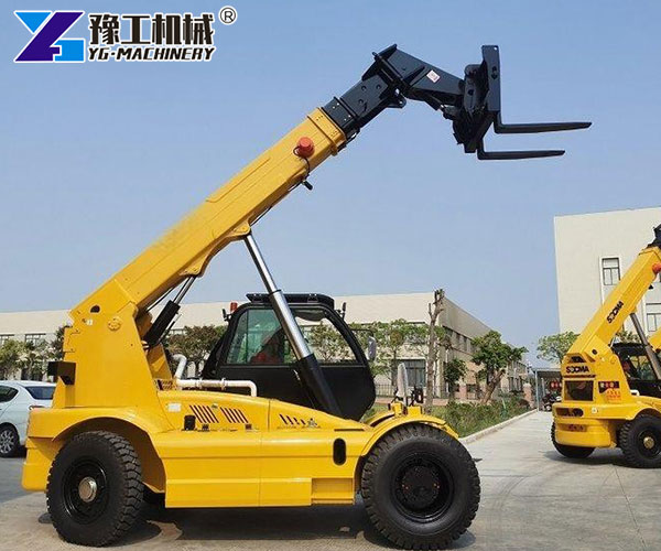 telescoping forklift with pallet forks